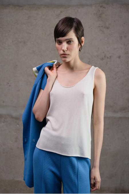 Базовий топ з необробленими краями молочний