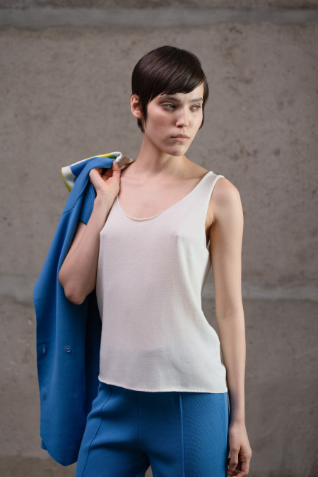 Базовий топ з необробленими краями молочний