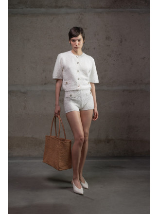 Короткі трикотажні шорти з фактурної бавовняної пряжі молочні