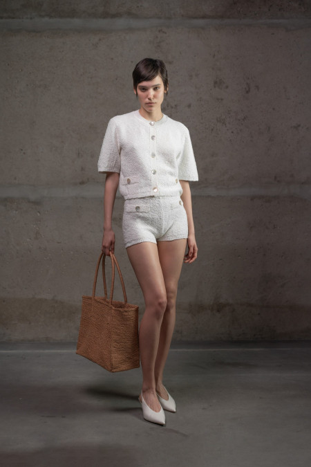 Короткі трикотажні шорти з фактурної бавовняної пряжі молочні