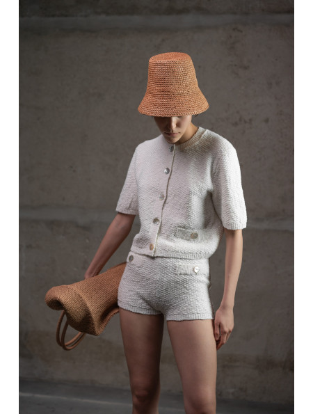 Короткі трикотажні шорти з фактурної бавовняної пряжі молочні