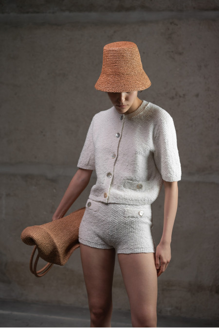 Короткі трикотажні шорти з фактурної бавовняної пряжі молочні