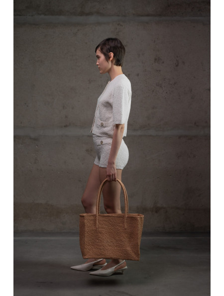 Укорочений трикотажний жакет з фактурної пряжі молочний