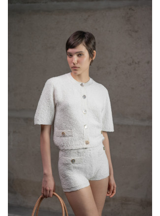 Укорочений трикотажний жакет з фактурної пряжі молочний