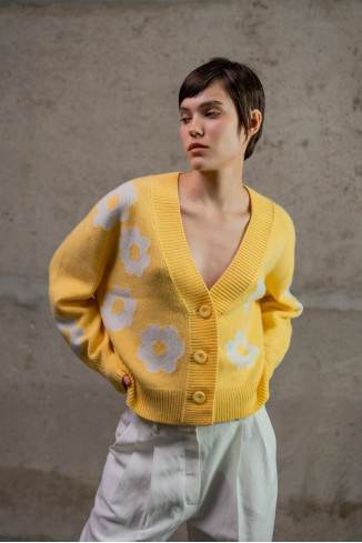 Oversize кардиган с цветами светло-желтый