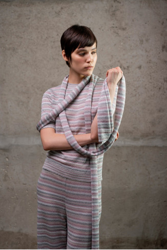 Джемпер із графічним візерунком сіро-рожевий