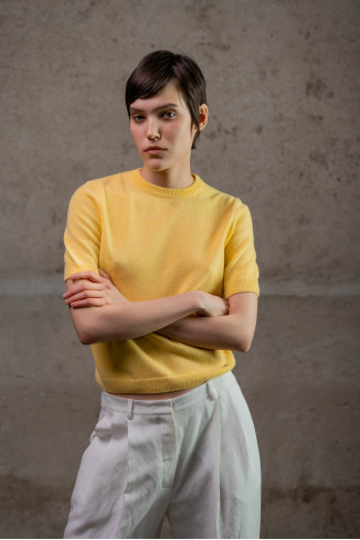 Джемпер из шерсти ягнят с коротким рукавом светло-желтый