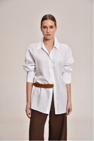 Сорочка з льону з розрізом нахлистом на спині біла