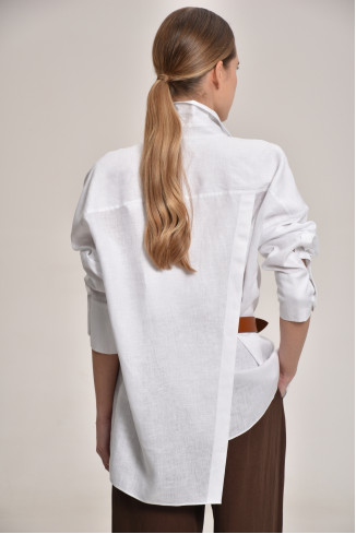 Сорочка з льону з розрізом нахлистом на спині біла