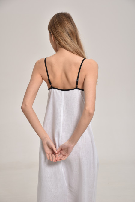 Лляна сукня з контрастними бретелями біла