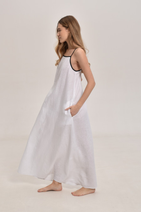 Лляна сукня з контрастними бретелями біла