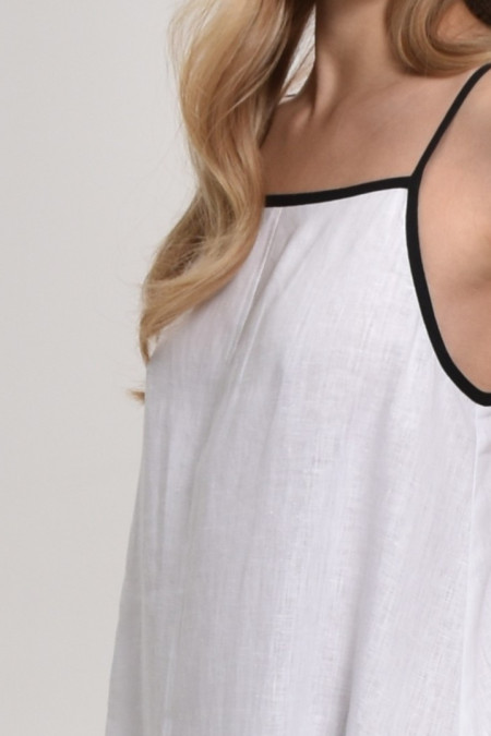 Лляна сукня з контрастними бретелями біла