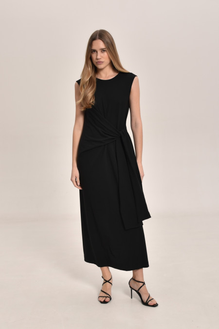 Сукня без рукавів з цільнокрійною зав’язкою на талії чорна