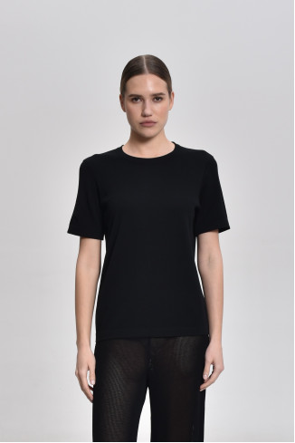 Базовый джемпер на короткий рукав черный