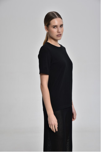 Базовый джемпер на короткий рукав черный