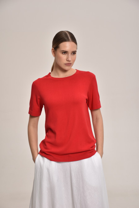 Базовый джемпер на короткий рукав красный