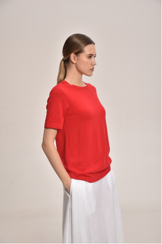 Базовый джемпер на короткий рукав красный