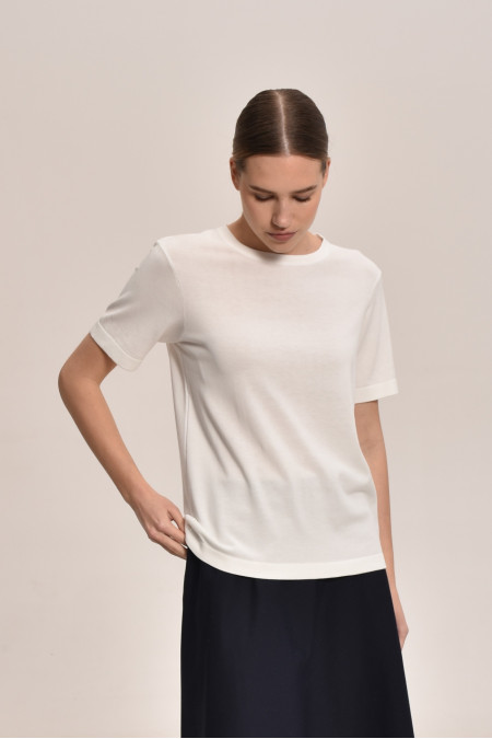 Базовий джемпер на короткий рукав молочний