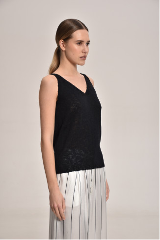 Топ из фактурной пряжи черный