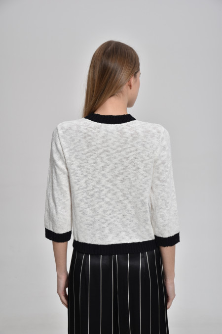 Жакет з фактурної пряжі з контрастною каймою молочний-чорний