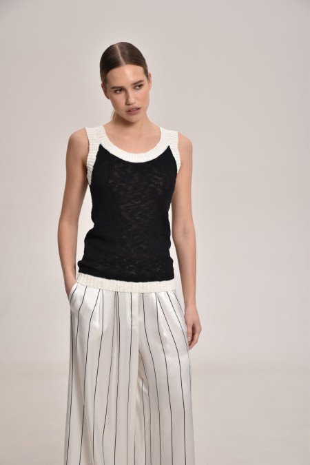 Топ з фактурної пряжі з контрастною каймою чорний-молочний