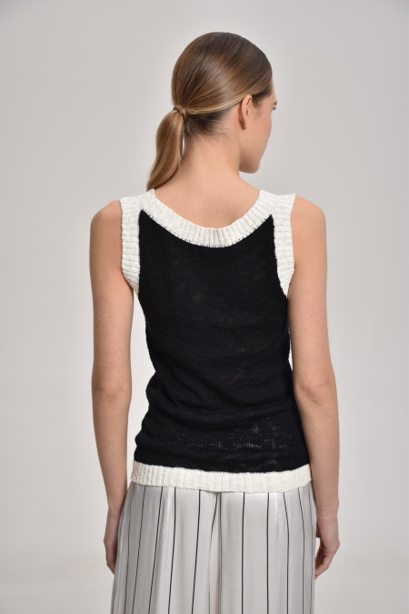 Топ з фактурної пряжі з контрастною каймою чорний-молочний