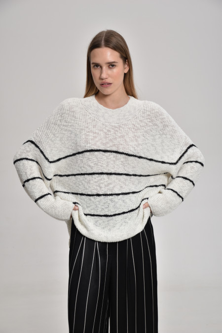 Смугастий джемпер з фактурної пряжі молочний-чорний