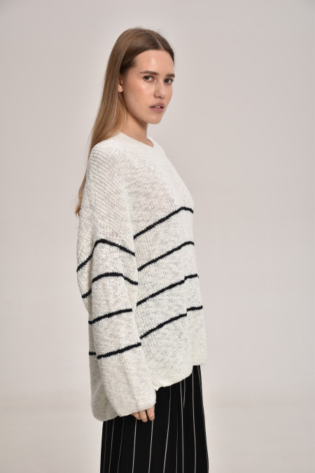 Смугастий джемпер з фактурної пряжі молочний-чорний