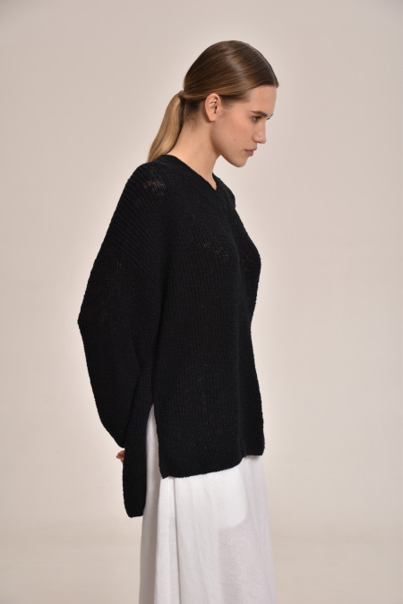 Джемпер з фактурної пряжі з V-подібним вирізом чорний