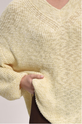 Джемпер из фактурной пряжи с V-образным вырезом светло-желтый