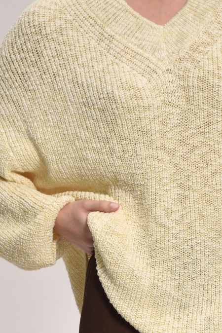 Джемпер з фактурної пряжі з V-подібним вирізом світло-жовтий Джемпер з фактурної пряжі з V-подібним вирізом світло-жовтий