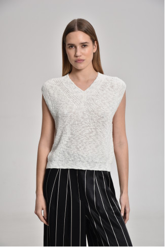 Жилет з фактурної пряжі молочний