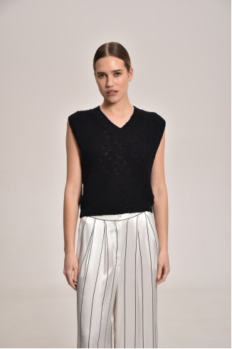 Жилет з фактурної пряжі чорний