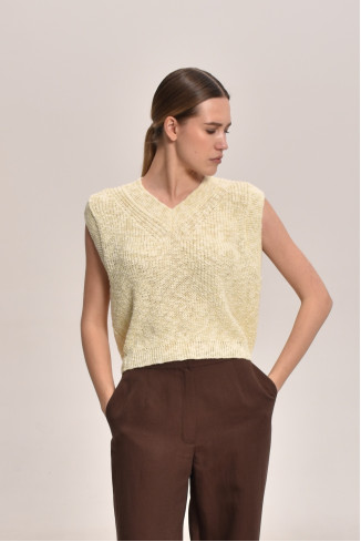 Жилет з фактурної пряжі світло-жовтий