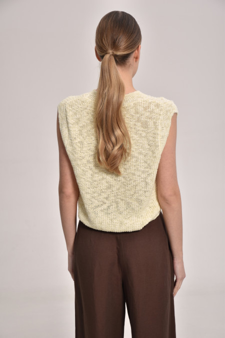 Жилет з фактурної пряжі світло-жовтий