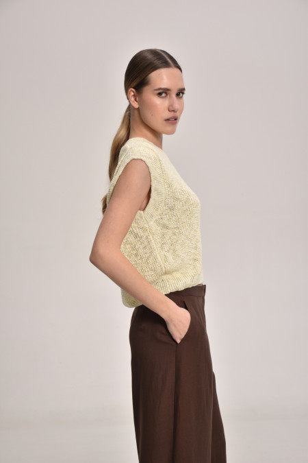 Жилет з фактурної пряжі світло-жовтий