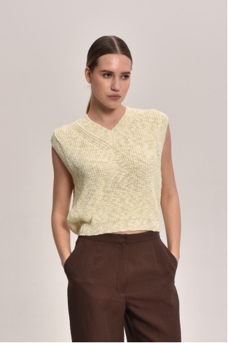 Жилет з фактурної пряжі світло-жовтий