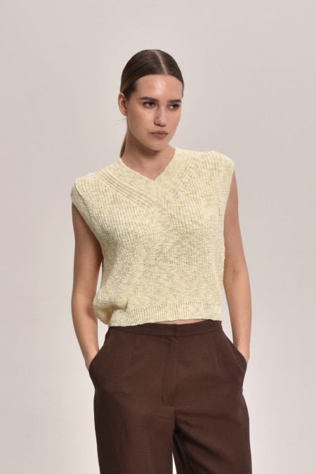 Жилет з фактурної пряжі світло-жовтий