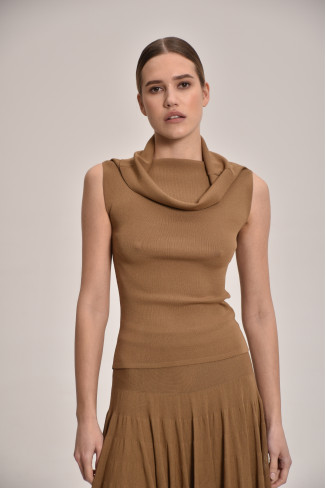 Топ з віскози з відворотом темно-бежевий