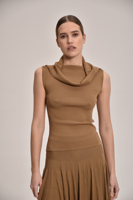 Топ з віскози з відворотом темно-бежевий