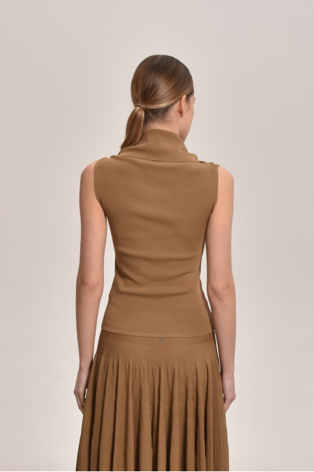 Топ з віскози з відворотом темно-бежевий