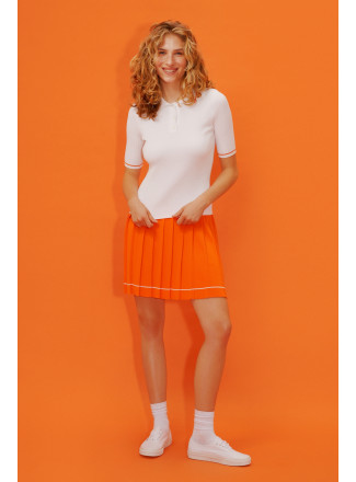 Короткая юбка в складку оранжевая