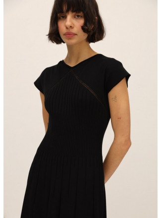 Black Midi Dress With Fitted Bodice 