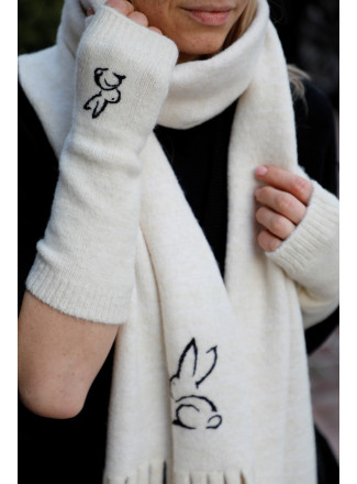 Мітенки з вишивкою ручної роботи "Кролик" молочні