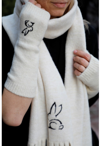 Мітенки з вишивкою ручної роботи "Кролик" молочні