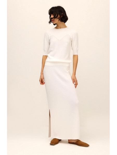 White knitted skirt
